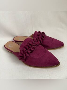 NEW Journee Collection
Kessie Fuscia Purple Mules
Sandal With Ruffle Size 6.5